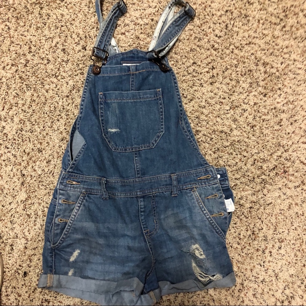 Overall shorts. Forever 21.